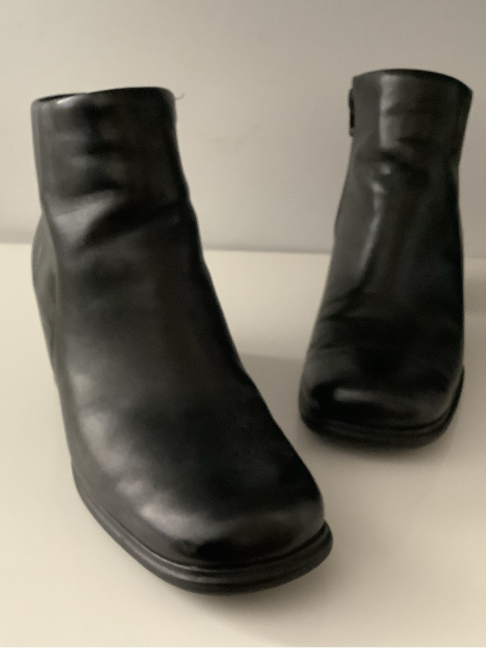 White mountain. Classic Black Leather Women's Ankle Boot